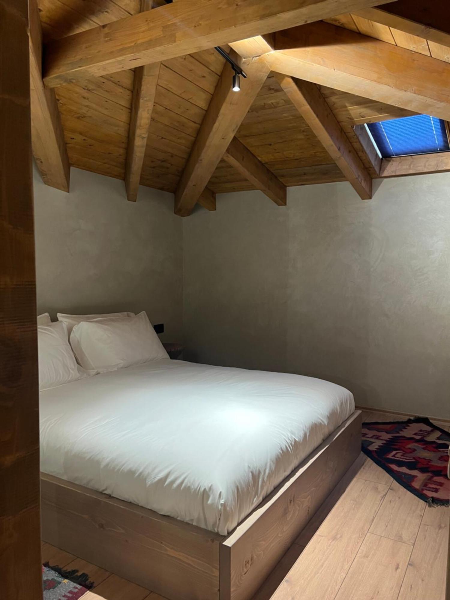 Отель Faces & Places Boutique Тирана